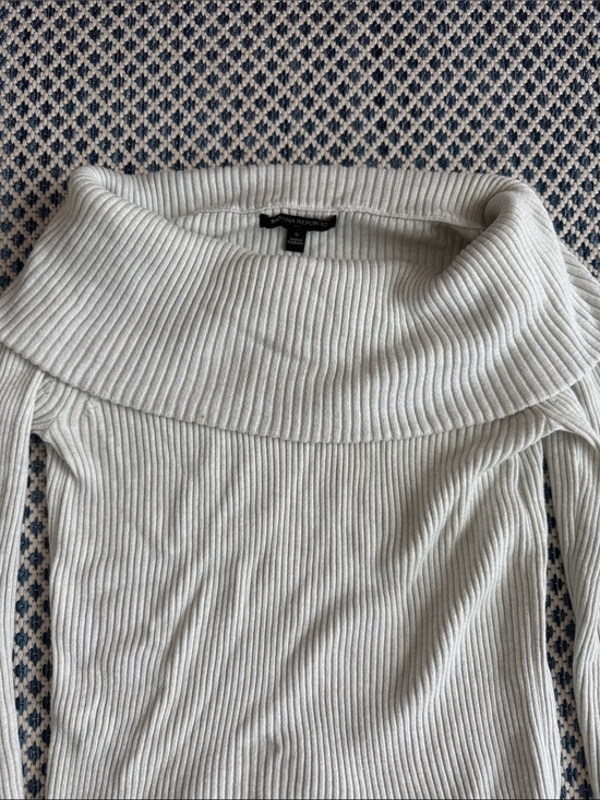 Banana Republic Sweaters - Luxurious Banana Republic Off-Shoulder Ribbed Sweater in Ivory Cream